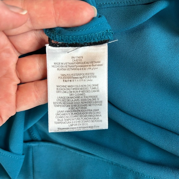 BUNDLE! BCBGMaxAzria White and Teal Blouses - Picture 10 of 10